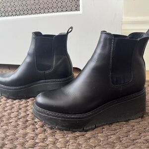 La CANADIENNE Black Platform Ankle Boots city dry